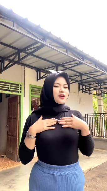 looking makes it hot_82