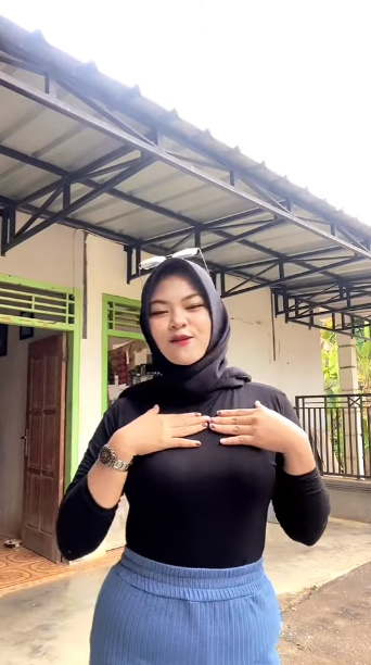 looking makes it hot_82