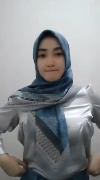 looking makes it hot_82