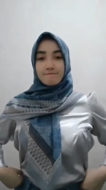 looking makes it hot_82