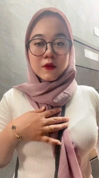 looking makes it hot_82