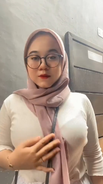 looking makes it hot_82