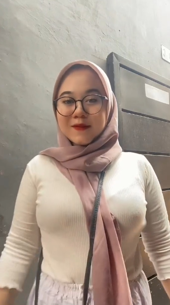 looking makes it hot_82