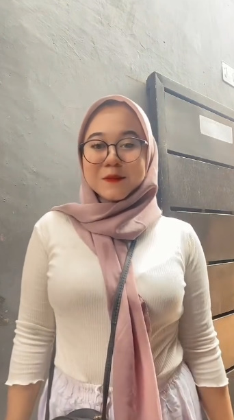 looking makes it hot_82