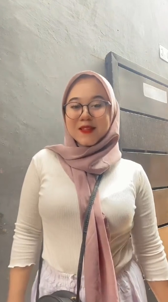 looking makes it hot_82