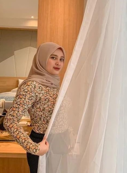 looking makes it hot_83