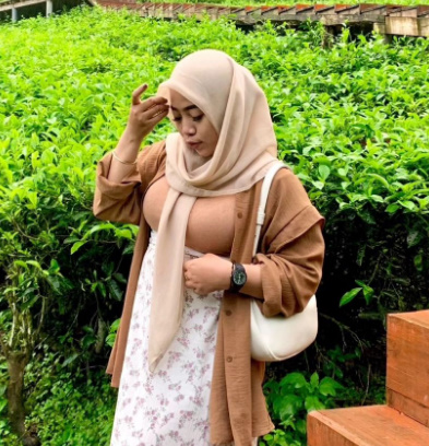 looking makes it hot_83