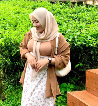 looking makes it hot_83