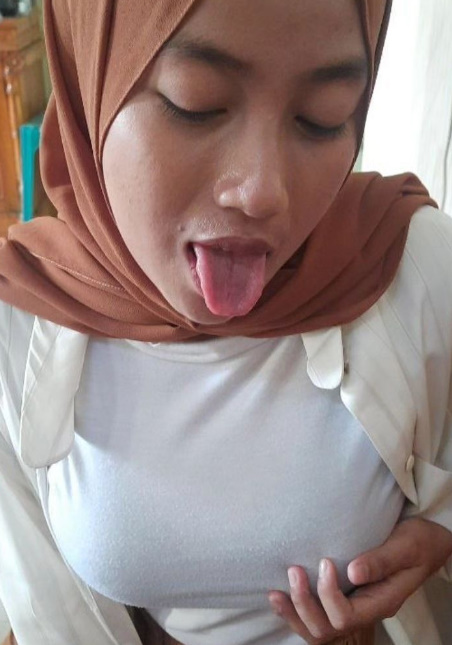 looking makes it hot_83