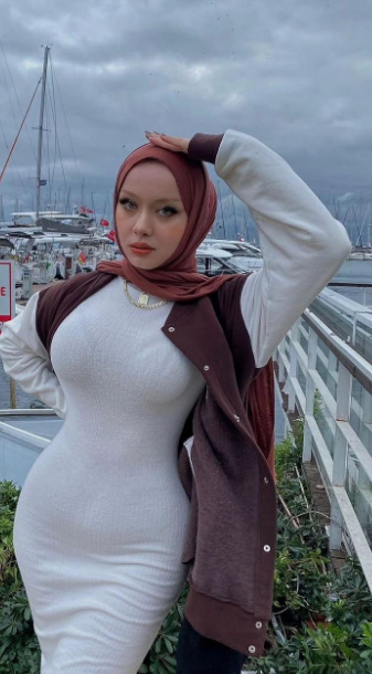 looking makes it hot_83