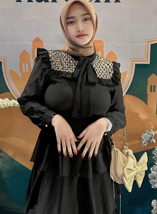 looking makes it hot_83