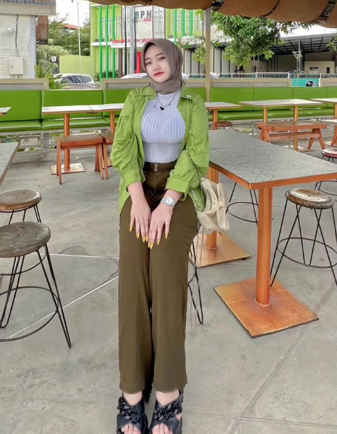 looking makes it hot_83