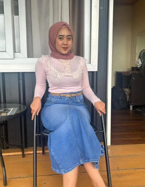 looking makes it hot_83