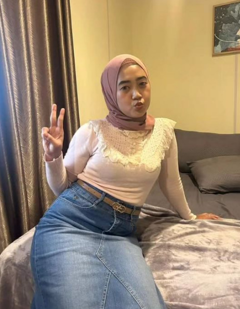 looking makes it hot_83