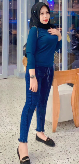 looking makes it hot_83