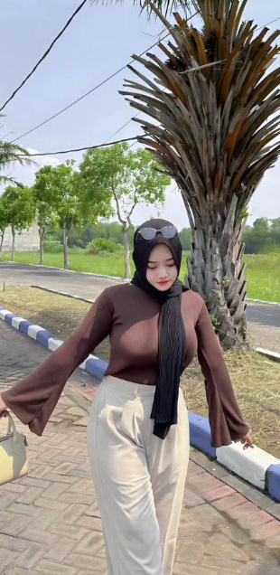 looking makes it hot_83