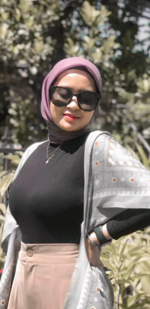 looking makes it hot_83