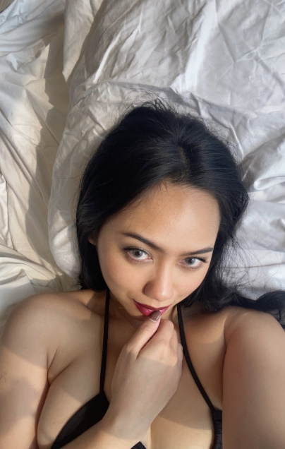 looking makes it hot_84