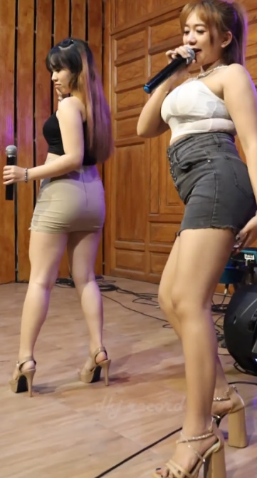 looking makes it hot_85