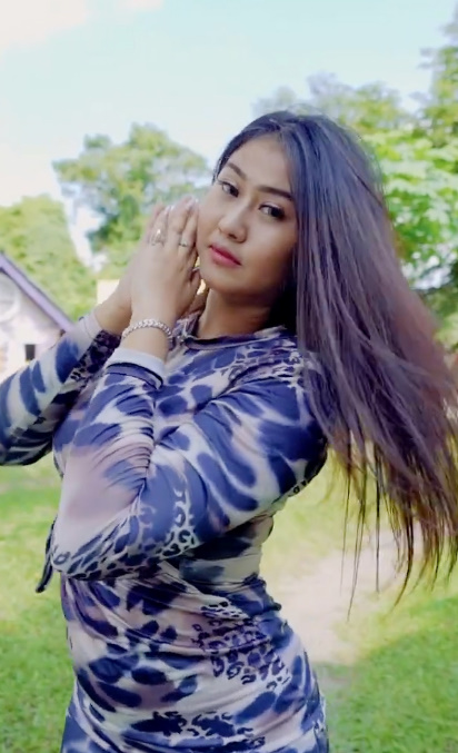 looking makes it hot_85