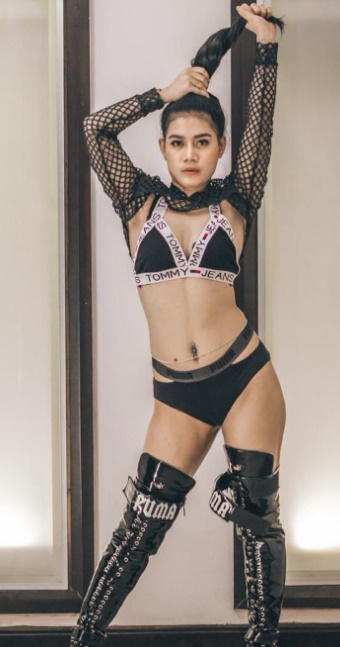 looking makes it hot_86