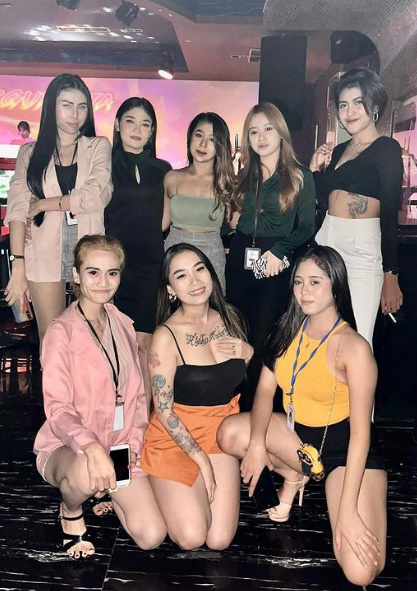 looking makes it hot_86