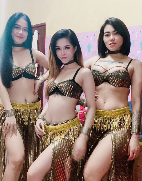 looking makes it hot_86