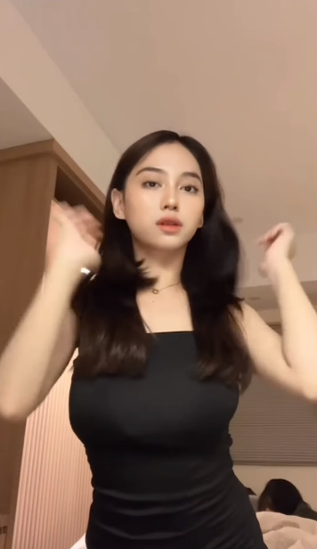 looking makes it hot_87