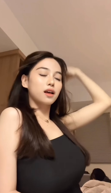 looking makes it hot_87