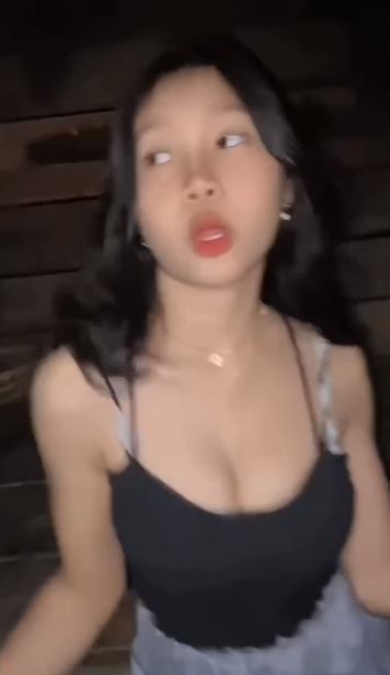 looking makes it hot_87