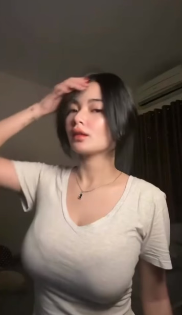 looking makes it hot_87