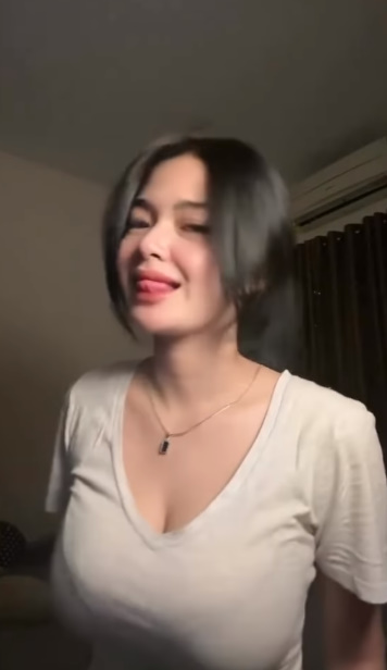 looking makes it hot_87