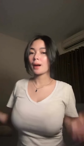 looking makes it hot_87