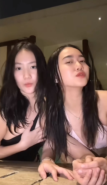 looking makes it hot_87