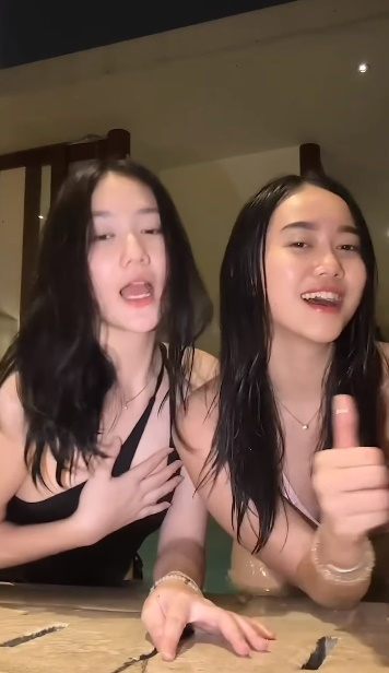 looking makes it hot_87