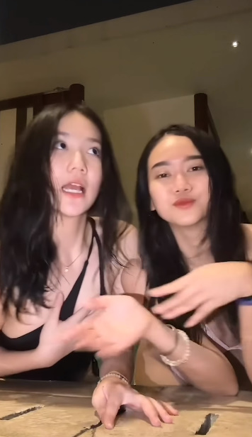 looking makes it hot_87