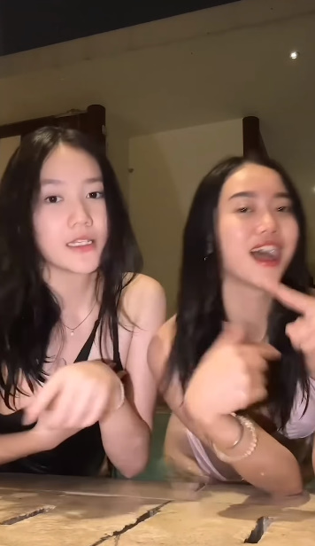 looking makes it hot_87