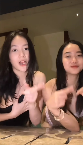 looking makes it hot_87