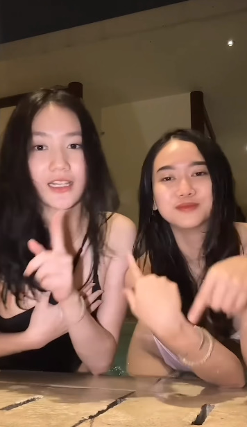 looking makes it hot_87