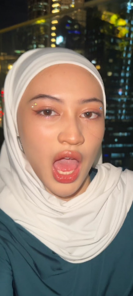 looking makes it hot_88