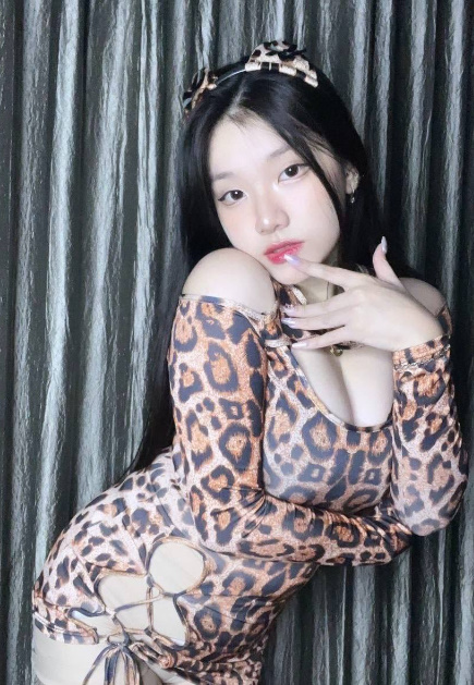 looking makes it hot_89