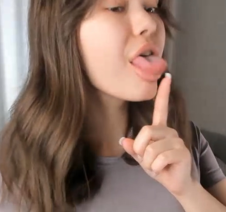 looking makes it hot_89