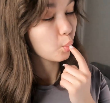 looking makes it hot_89