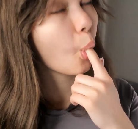 looking makes it hot_89