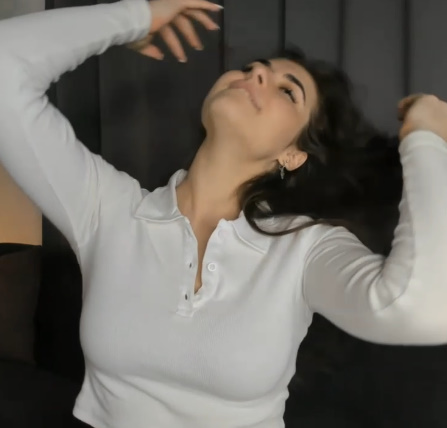 looking makes it hot_93