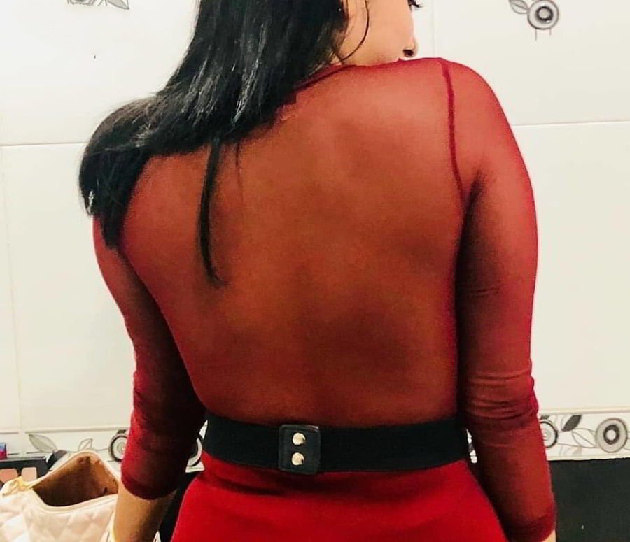 Most Famous Lankan Actress Model Enjoying with Boyfriend