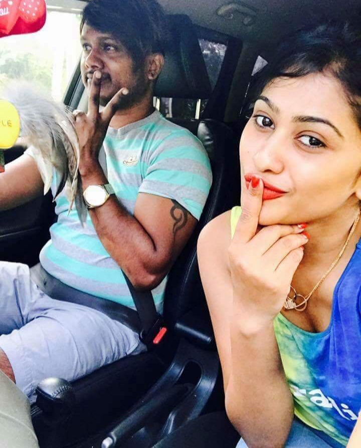 Most Famous Lankan Actress Model Enjoying with Boyfriend