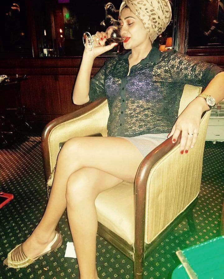 Most Famous Lankan Actress Model Enjoying with Boyfriend