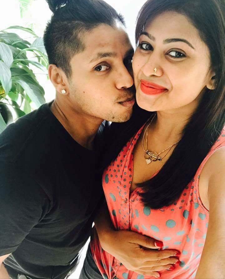 Most Famous Lankan Actress Model Enjoying with Boyfriend