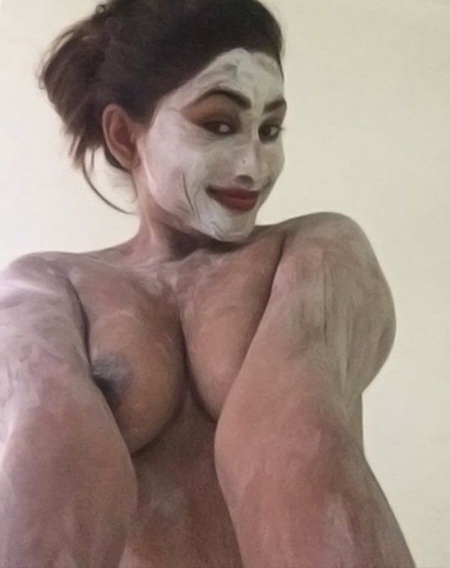 Most Famous Lankan Actress Model Enjoying with Boyfriend